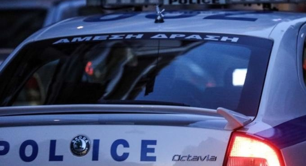 Η στιγμή που αρνείται να πληρώσει και πατάει τον ιδιοκτήτη του βενζινάδικου (vid)
