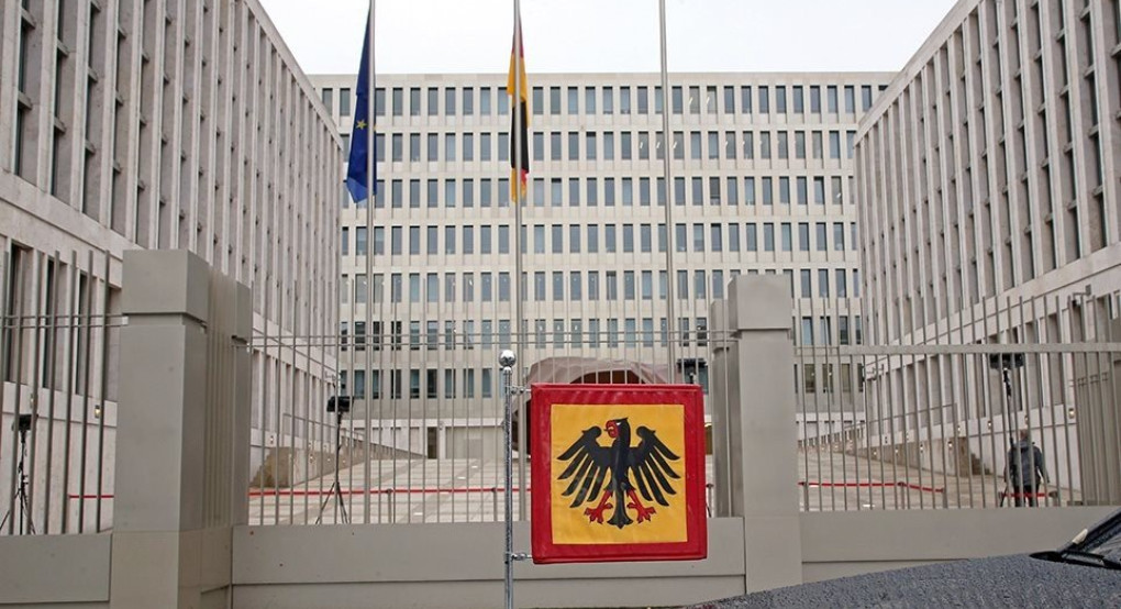 Γερμανικές μυστικές υπηρεσίες: Ο κορωνοϊός δεν βγήκε από εργαστήριο - Γιατί οι ΗΠΑ αφήνουν τέτοιες υπόνοιες