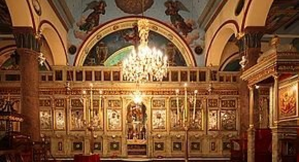 Αίγυπτος: Πρώτη Ανάσταση στην Αλεξάνδρεια, με τον Πατριάρχη Θεόδωρο να ψέλνει το «Ανάστα ο Θεός», υπό τους εκκωφαντικούς ήχους των αφρικανικών τυμπάνων που κτυπούσαν αφρικανοί ιεροσπουδαστές