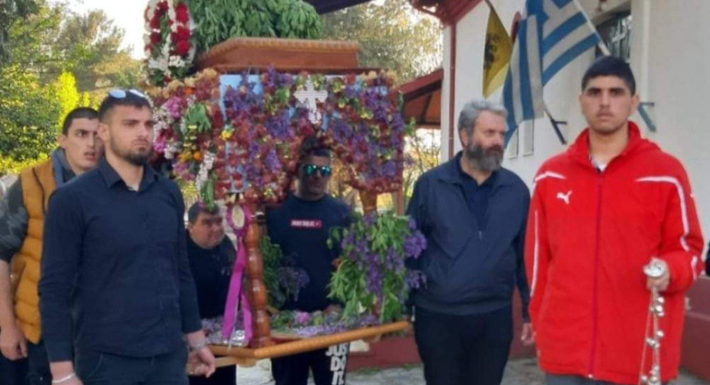 Περιφορά επιτάφιου στο Ριζο Σκύδρας 