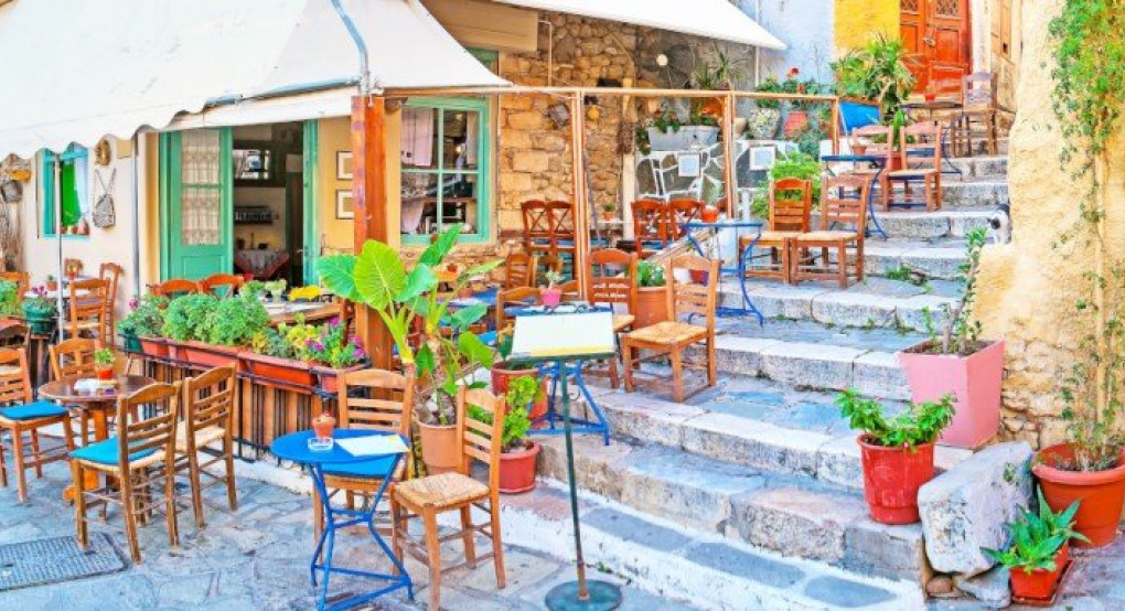 Πιθανές υγειονομικές βόμβες τα υπαίθρια πάρτι -Προβληματισμός στο Μαξίμου, φρένο στο πρόωρο άνοιγμα καφέ-εστιατορίων 