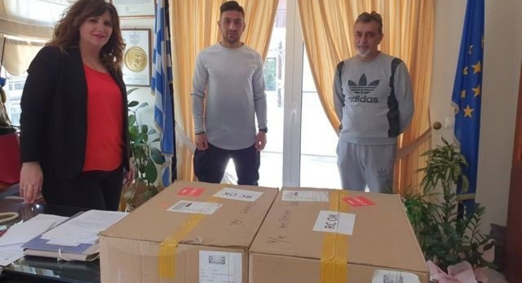 Υγειονομικό υλικό στο Δ. Σκύδρας πρόσφερε ο Ευθύμης Κουλούρης