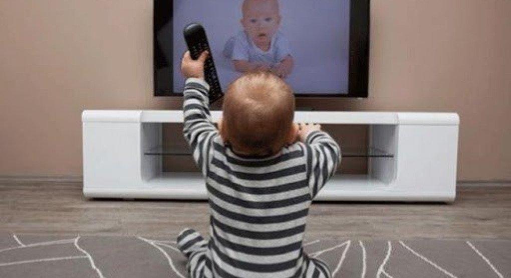 Μεγαλύτερος ο κίνδυνος για εμφάνιση συμπτωμάτων αυτισμού στα μωρά που κάθονται μπροστά σε υπολογιστή ή τηλεόραση, σύμφωνα με αμερικανική έρευνα