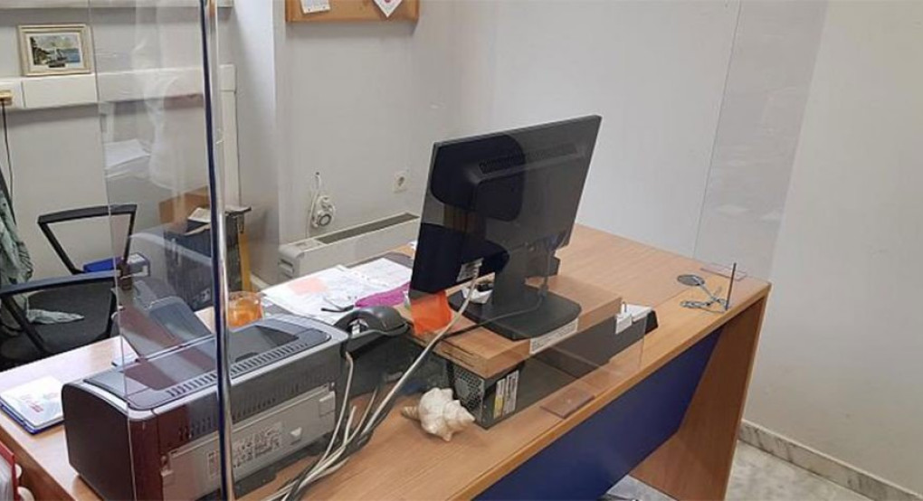 Ανάρπαστο το πλεξιγκλάς -Παραγγελίες σε φαρμακεία, ταξί και κέντρα αισθητικής