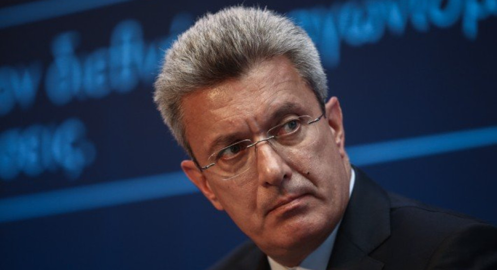 «Κύριοι γιατί δεν το κάνετε;»: Η ερώτηση του Χατζηνικολάου στους βουλευτές για τον covid-19 που προκάλεσε χαμό