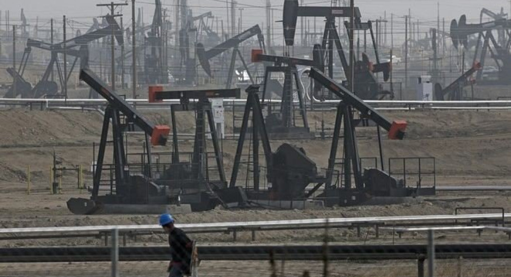 Πετρέλαιο: Ιστορική συντριβή στα -37,63 δολάρια για το αμερικανικό αργό