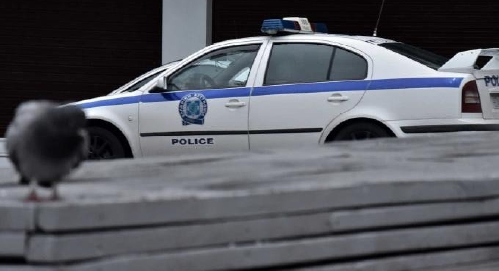 Αντιεξουσιαστές με ιατρικές μάσκες «μπούκαραν» σε σούπερ μάρκετ και πήραν προϊόντα για τη… λαϊκή