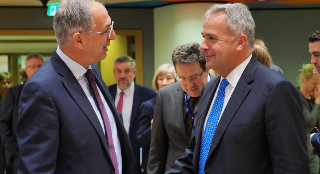 «Πράσινο φως» από την Κομισιόν στην πρωτοβουλία του ΥπΑΑΤ, Μ. Βορίδη για την ενίσχυση των ανθοπαραγωγών