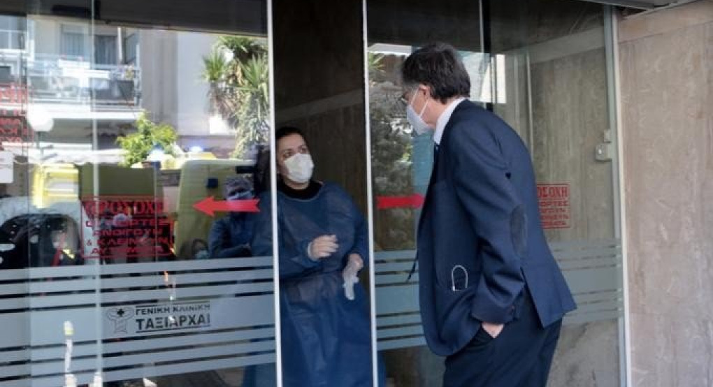 Τσιόδρας από κλινική Ταξιάρχαι: «Από τους 226 οι 37 είναι θετικοί στον κορωνοϊό ανάμεσά τους και οι 3 νεκροί»