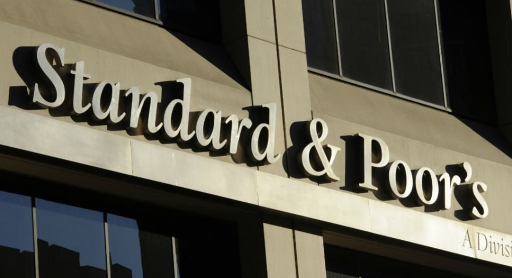 Διπλή υποβάθμιση του outlook της Ελλάδας από Standard & Poor’s και DBRS