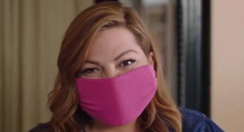 Παπαδόπουλος τέλος! Η Βίκυ Σταυροπούλου μας ενημερώνει για την μάσκα… πολύ σχολαστικά (vid)