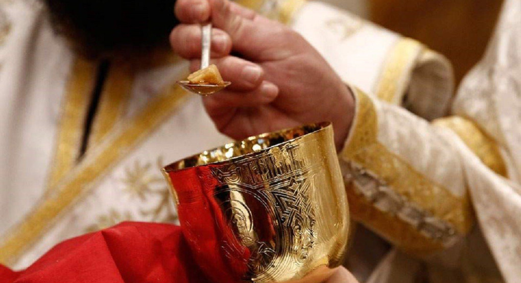 Η Αντιγόνη και το κλείσιμο των εκκλησιών