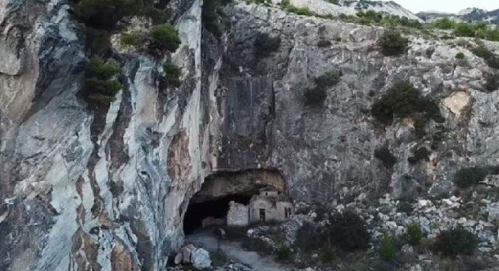 Εξερευνώντας το σπήλαιο Νταβέλη στην Πεντέλη