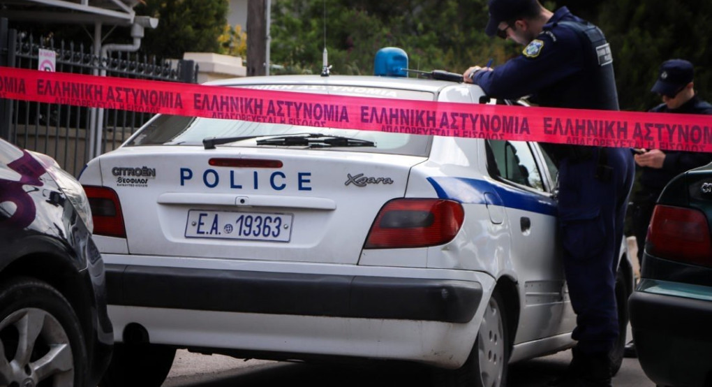 Μπούκαραν με το ΙΧ σε φαρμακευτική εταιρεία και άρπαξαν το χρηματοκιβώτιο