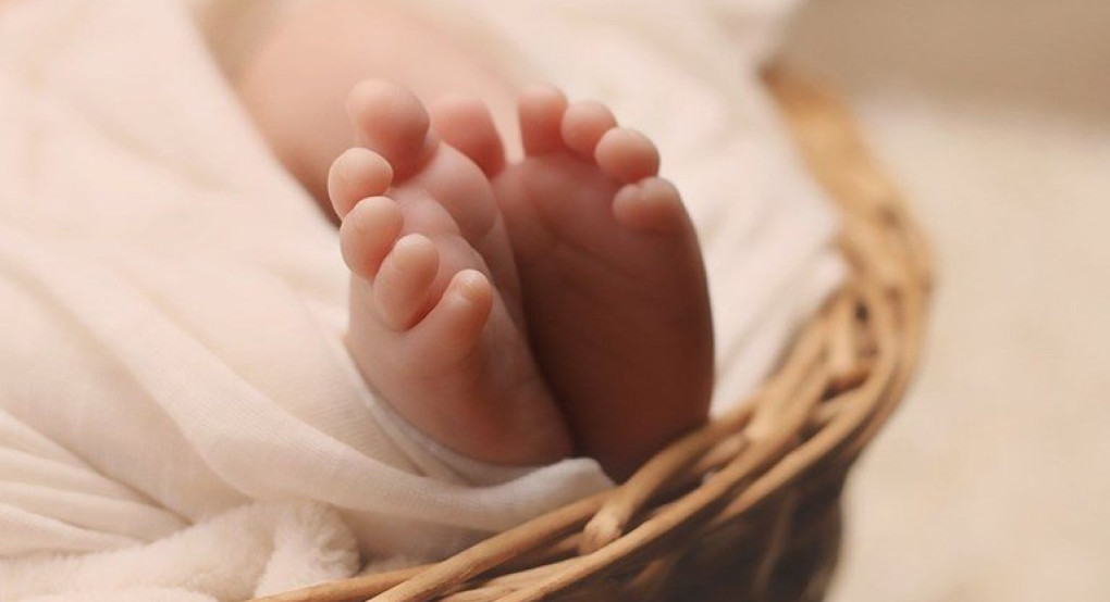 Ποια υπουργός δηλώνει την επιθυμία της να υιοθετήσει ένα παιδί