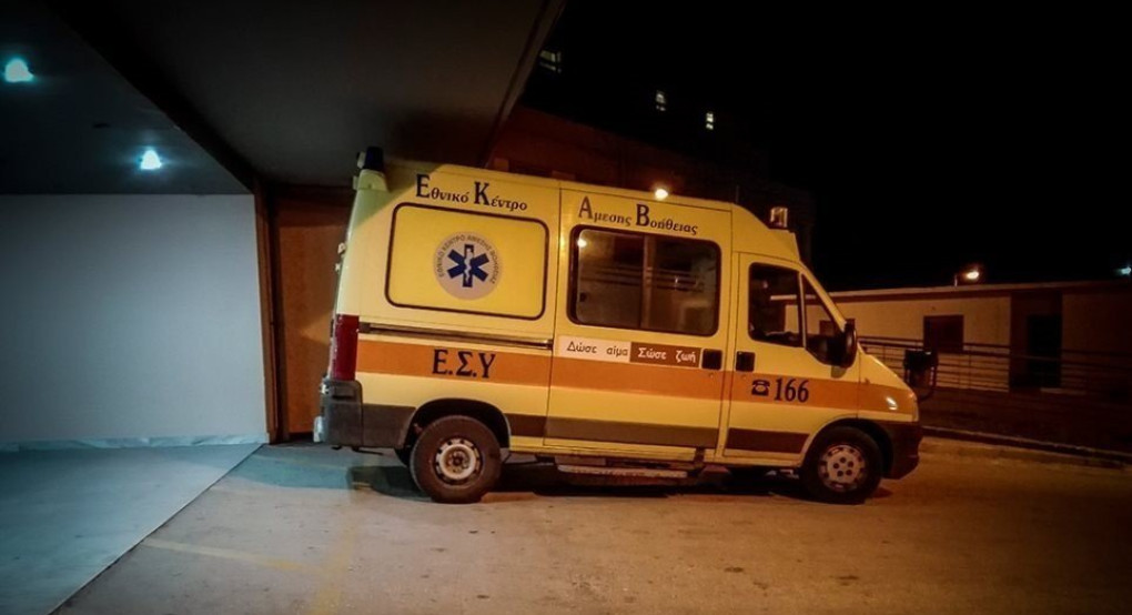 Όχημα με δύο νεαρά άτομα έπεσε στο λιμάνι του Πειραιά