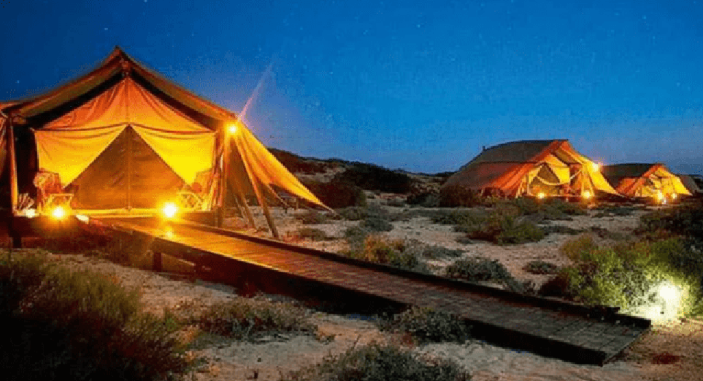 Glamping: Επίσημα στο νομοσχέδιο για τον τουρισμό το «κάμπινγκ πολυτελείας»