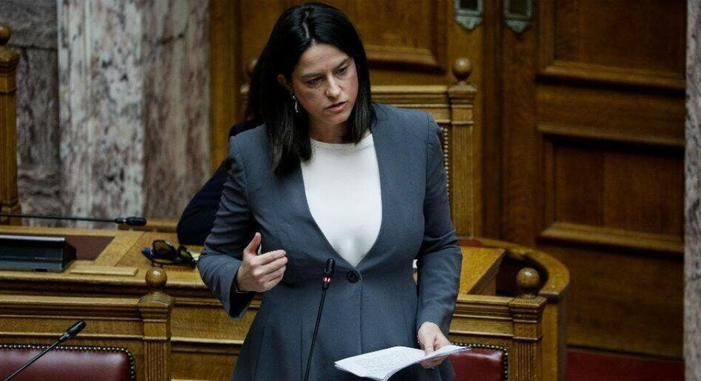 Συνεχίζει να «εξωραϊζει» την κατάσταση με τις κάμερες η Κεραμέως