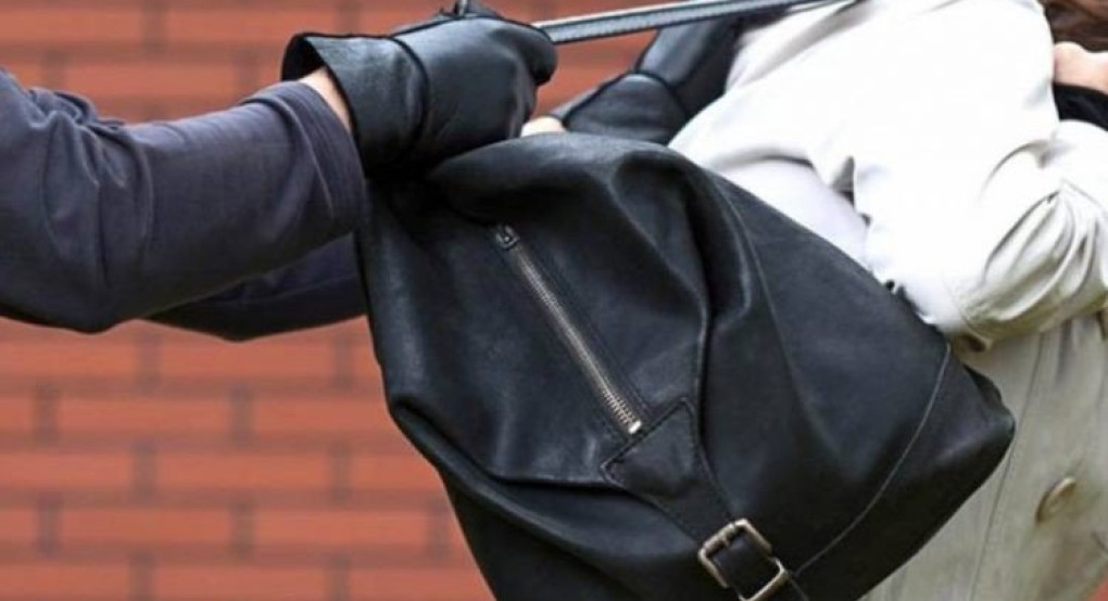 Θεσσαλονίκη: Αλλοδαποί έκλεψαν την κάρτα νεαρής και έκαναν συναλλαγές