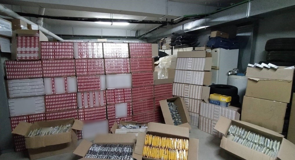 Εξαρθρώθηκε εγκληματική ομάδα που διακινούσε μεγάλες ποσότητες λαθραίων τσιγάρων και καπνού 