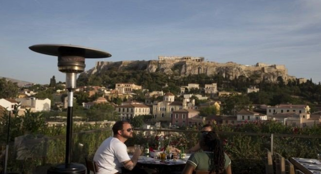 Όλα τα μέτρα της κυβέρνησης: Τι ισχύει για τουρισμό, ΦΠΑ και επιδόματα