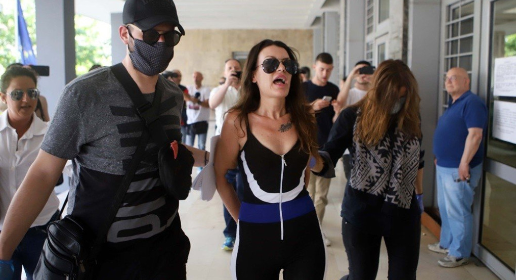Για εξετάσεις η Θεσσαλονικιά που έριξε νερό στον Χαρδαλιά