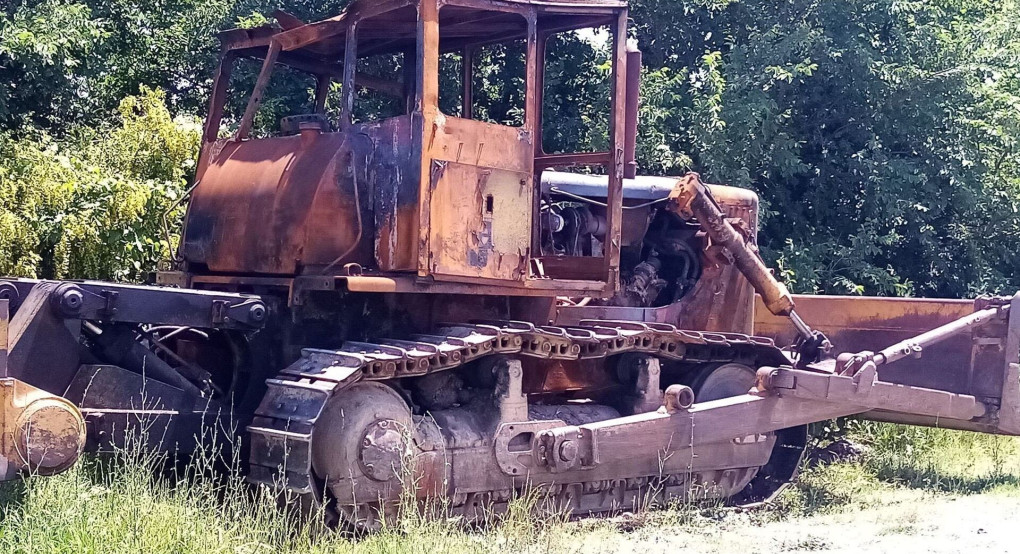Καμένο μηχάνημα της Π.Ε. Πέλλας στον χώρο της ΕΛΚΑΤ Δ. Σκύδρας