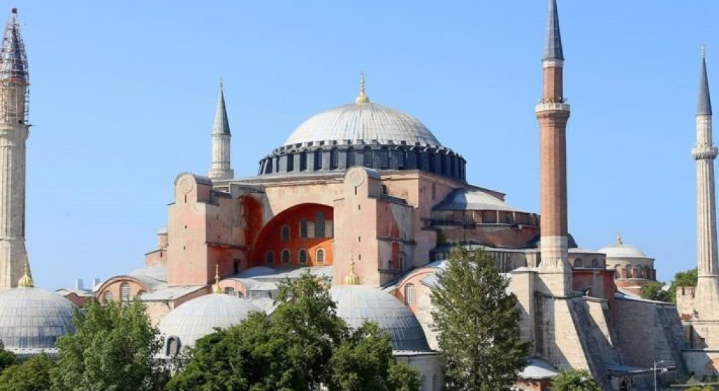 Τραβούν το σχοινί οι Τούρκοι: «Δικό μας θέμα η Αγία Σοφία»