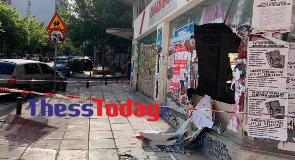 Ατύχημα με πατίνι – Νεαρός έπεσε σε βιτρίνα κλειστού καταστήματος