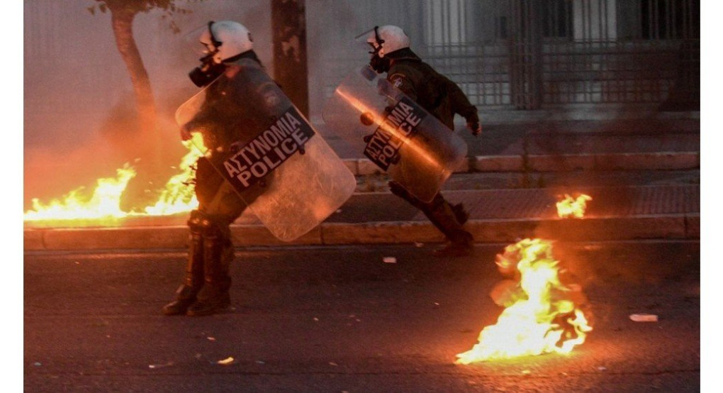 Σοβαρά επεισόδια έξω από την Αμερικανική Πρεσβεια
