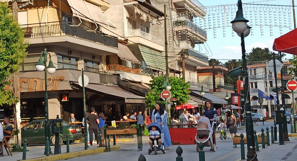 Μικροί και μεγάλοι χαίρονται τον πεζόδρομο στην Αριδαία 
