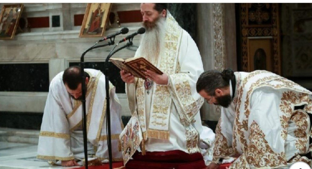 Γιατί θα γονατισουμε  στην Εκκλησία 