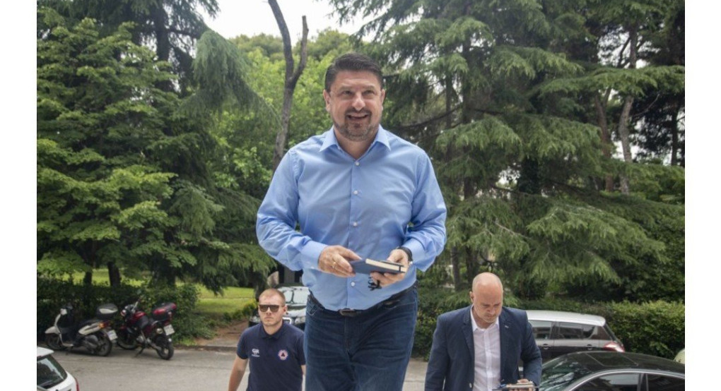 Η Θεσσαλονικιά παρουσιάστρια… έριξε νερό στο Χαρδαλιά!