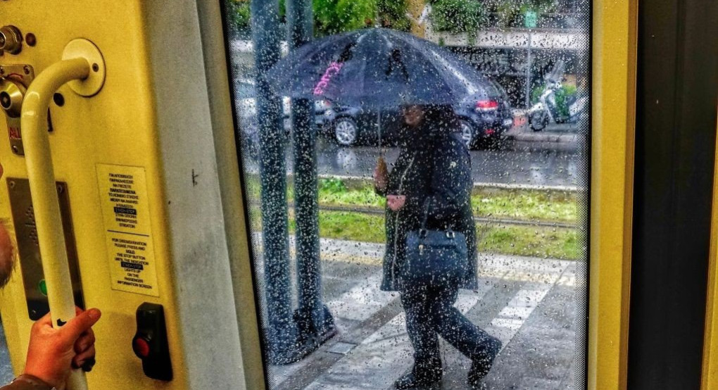 Έκτακτο δελτίο καιρού εξέδωσε η Εθνική Μετεωρολογική Υπηρεσία, προειδοποιώντας για βροχές και καταιγίδες το Σάββατο