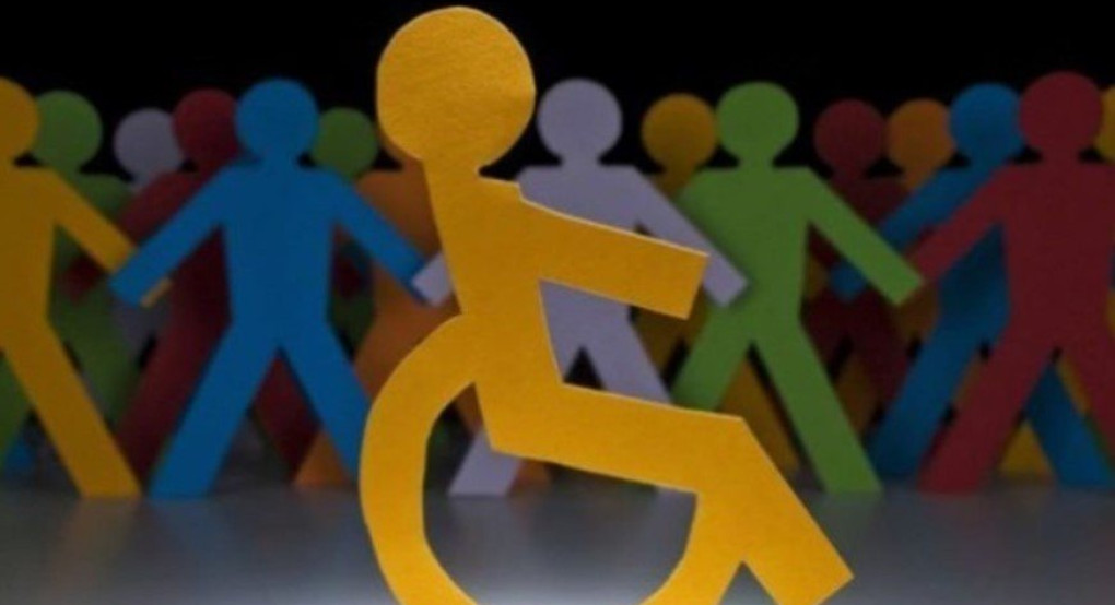 Εντάχτηκε στο ΕΣΠΑ η προμήθεια και τοποθέτηση 409 προεξοχών σε 156 στάσεις  για τη διευκόλυνση της πρόσβασης των ΑμεΑ στα ΜΜΜ