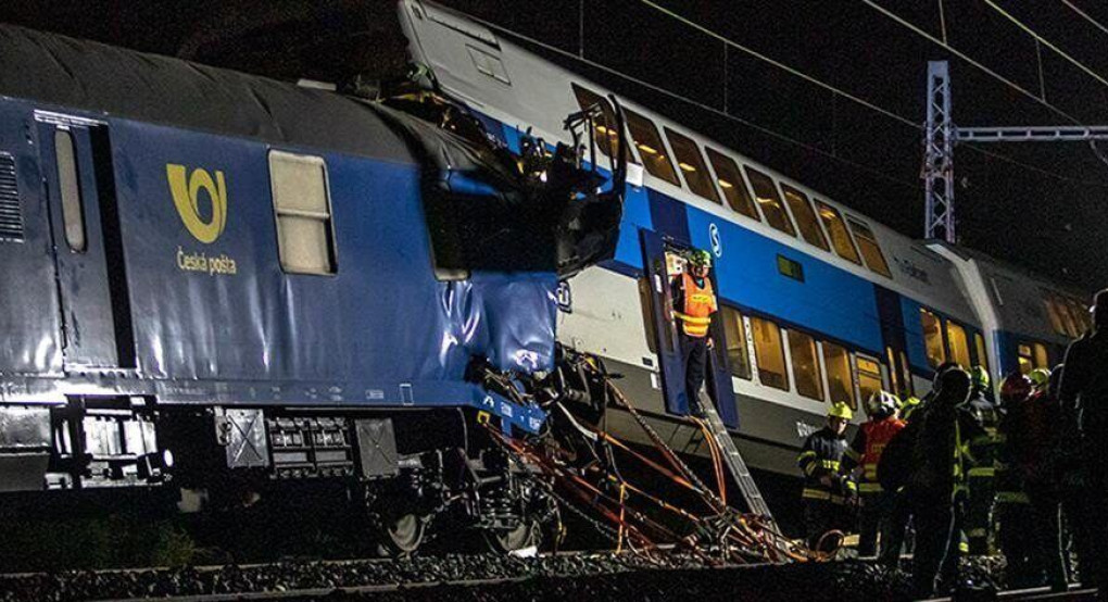 Επιβατικό τρένο συγκρούστηκε με εμπορευματικό (εικόνες)