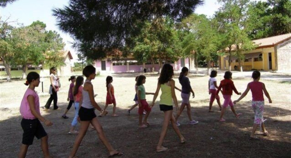 Χαλκιδική: Κλιμάκιο του ΕΟΔΥ στην κατασκήνωση με τα δύο κρούσματα κορωνοϊού