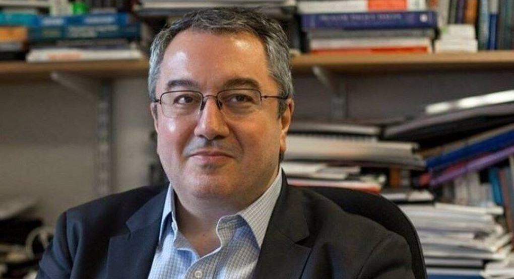 Μόσιαλος: «Φοράμε τη μάσκα... όπως τα εσώρουχα!»