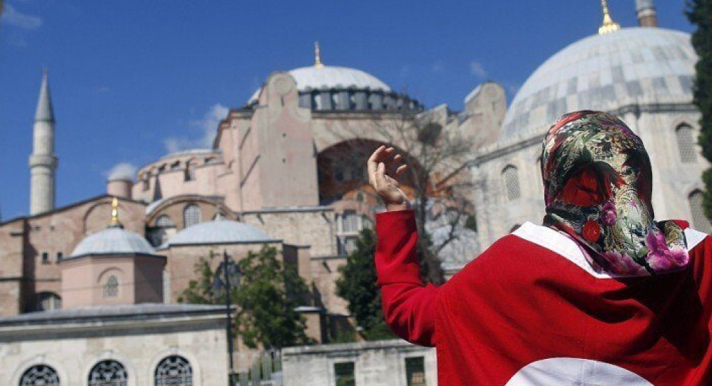 Αγία Σοφία:Φιέστα με δύο ιμάμηδες, τέσσερις μουεζίνηδες και τεράστιο χαλί 