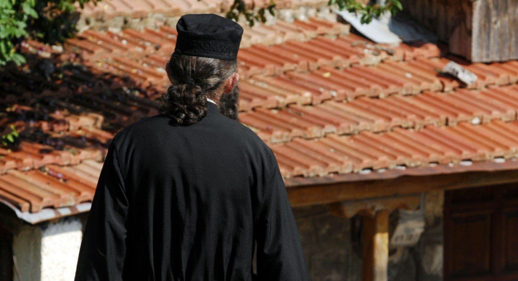 Απίστευτο περιστατικό στην Εορδαία: Ιερέας διέκοψε τη λειτουργία για πιστή που φορούσε μάσκα – «Δεν θέλω καρναβάλια…»