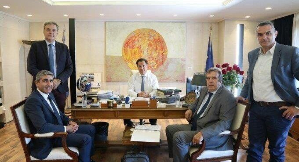 Δεσμεύσεις της κυβέρνησης για τον εμπορικό κόσμο στη συνάντηση της ΕΣΕΕ με τον Υπουργό Ανάπτυξης και Επενδύσεων κ. Άδωνη Γεωργιάδη