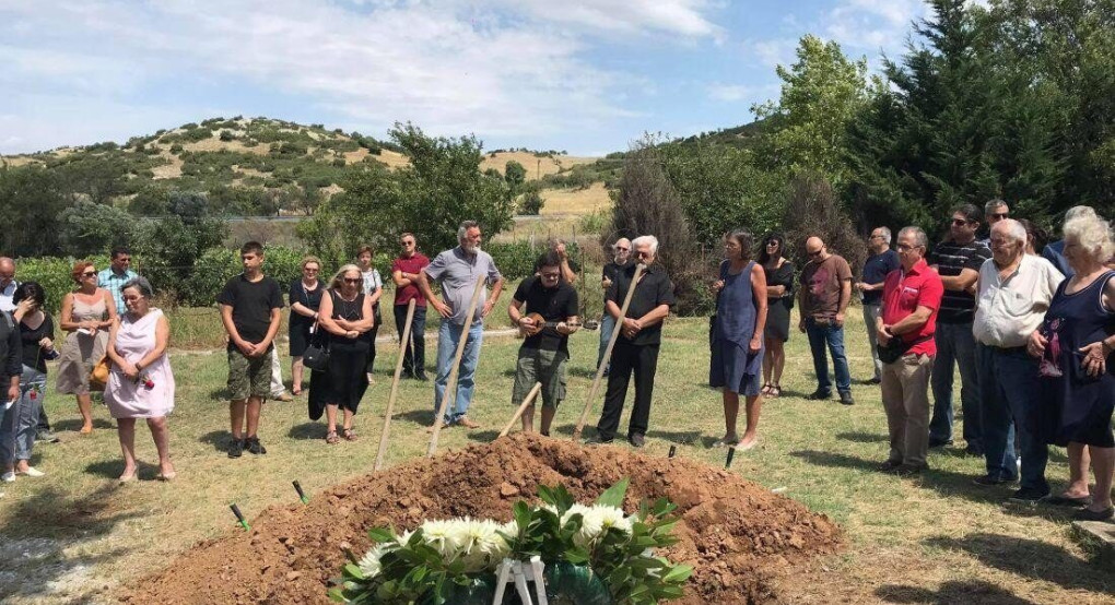 Αγάθωνας: Το τελευταίο αντίο υπό τους ήχους ρεμπέτικης μουσικής (ΒΙΝΤΕΟ)