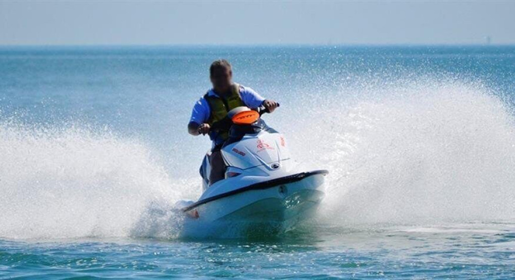 Σύγκρουση jet ski με τραυματία 18χρονο