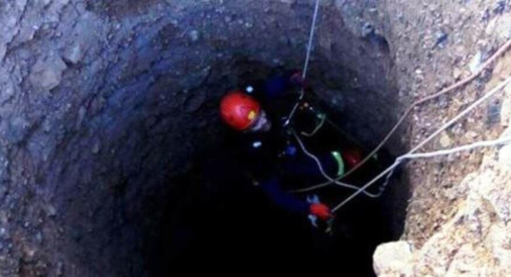 Νεαροί ανασύρθηκαν νεκροί από φρεάτιο