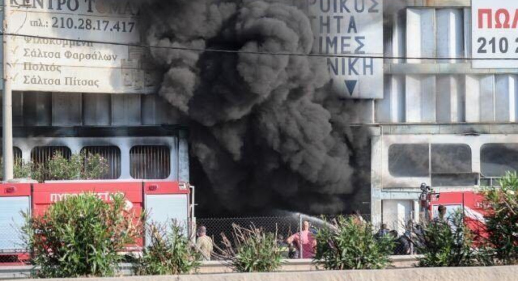 Μεγάλη πυρκαγιά σε εργοστάσιο πλαστικών: Καπνοί έχουν «πνίξει» τη Μεταμόρφωση – Κλειστή η Αθηνών-Λαμίας