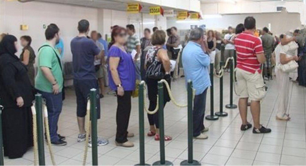 Υποχρεωτική η χρήση μάσκας στις δημόσιες υπηρεσίες 