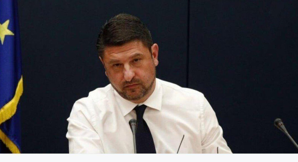 Υποχρεωτική η χρήση μάσκας σε όλους τους κλειστούς χώρους 