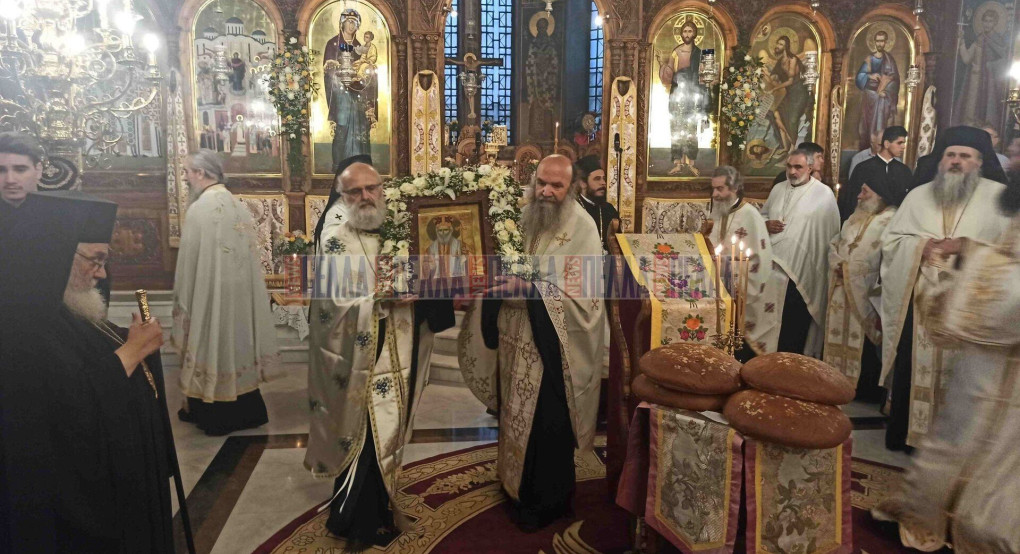 Η περιφορά της ιερής εικόνας του Αγίου Καλλινίκου 