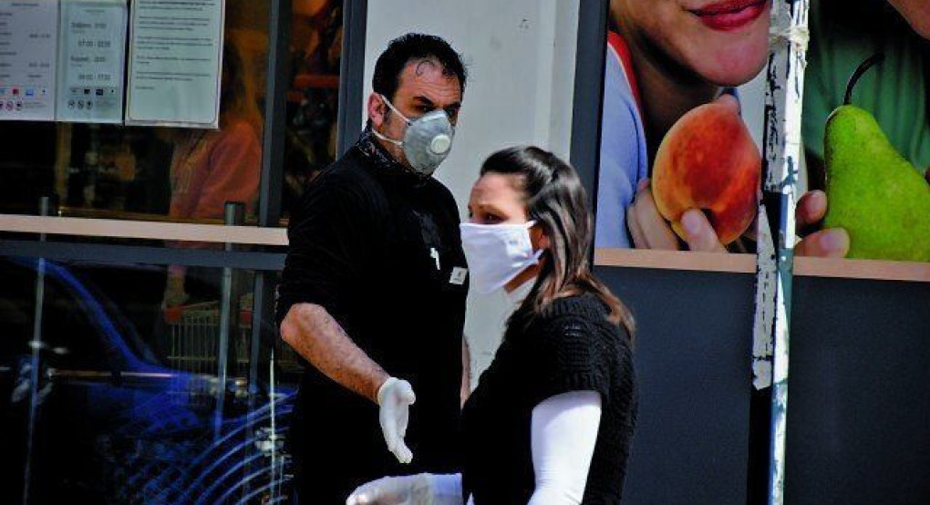 Με καθολική χρήση μάσκας και τηλεργασία θα «πολεμήσουμε» τον κοροναϊό