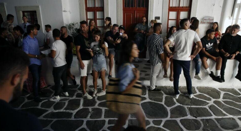 «Λουκέτα» σε εστιατόρια της Μυκόνου για μη έκδοση αποδείξεων
